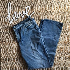 ❗️CLOSET CLOSING❗️Chico’s So Slimming Jeans